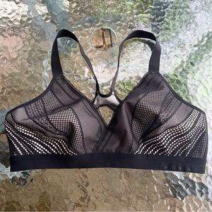 Lululemon Black and Tan Lace Sports Bra B16
